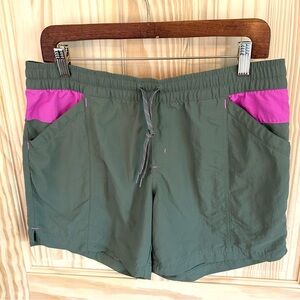 Columbia Nylon Hiking Shorts. Size Medium.